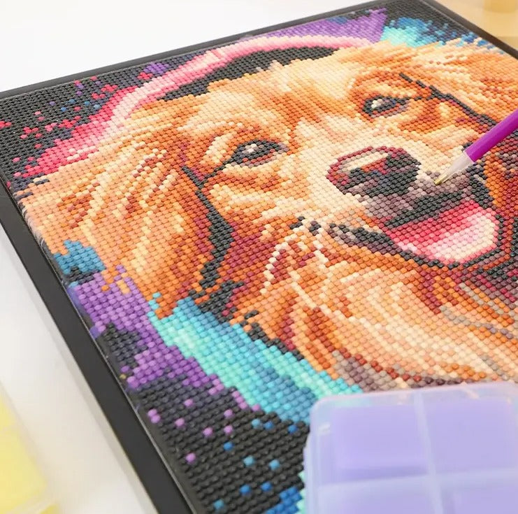 A completed Golden Retriever diamond painting featuring a lifelike golden dog with warm brown eyes, sitting in a sunlit outdoor setting – FEELOOK Art