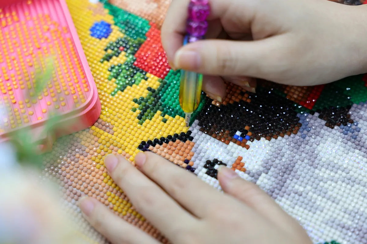 Christmas diamond art crafting scene creating a cozy holiday atmosphere - FEELOOK Art