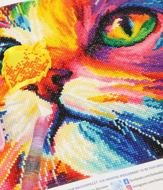 Finished diamond painting of Colorful Cat Gaze with vibrant colors and round drills, shimmering colorful accents - FEELOOK Art