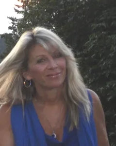 Portrait of Jody Bergsma, celebrated mystical and nature-inspired artist at FEELOOK Art