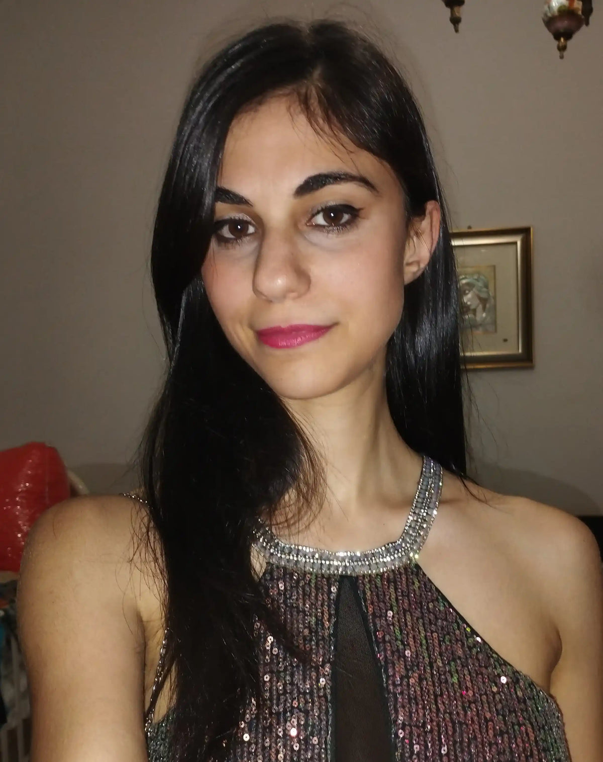 Portrait of artist Stefania Guagliardo, collaborating with FEELOOK Art on licensed diamond painting designs - FEELOOK Art