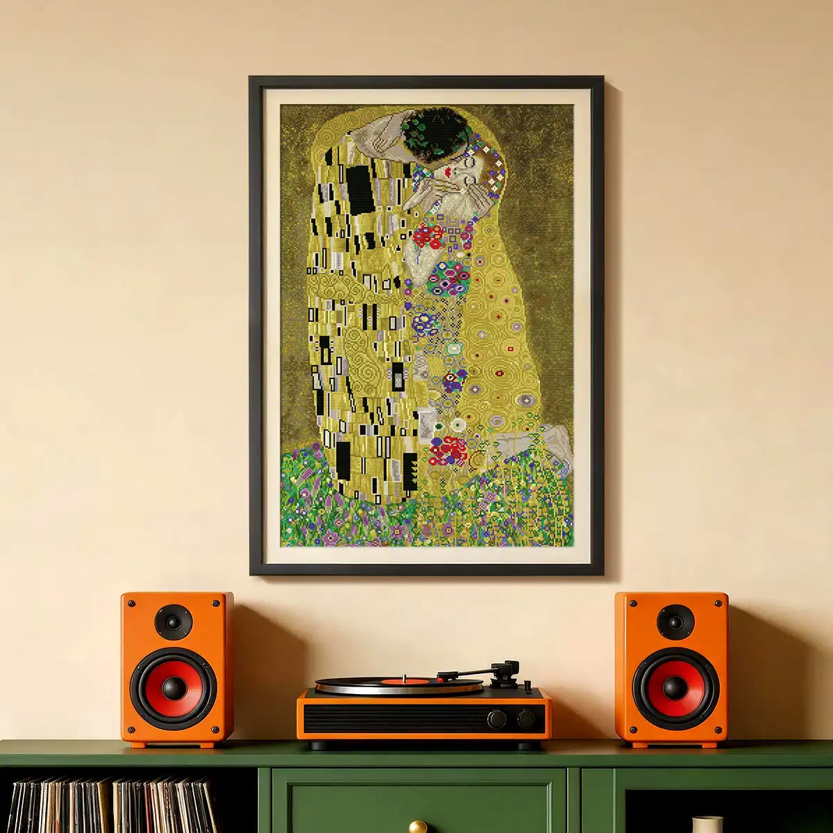 Romantic The Kiss diamond art adding luminous gold elegance into stylish modern home décor - FEELOOK Art